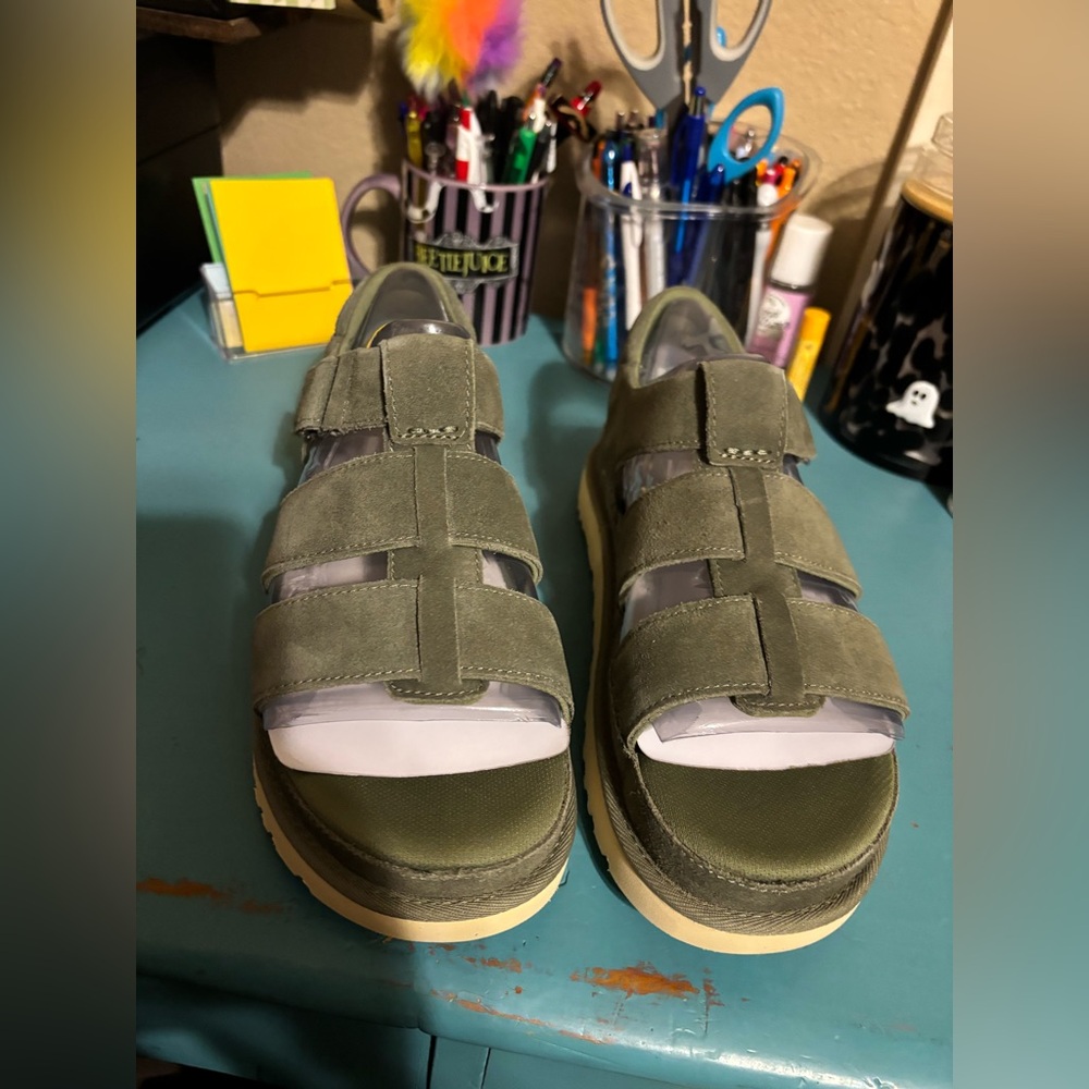 UGG Goldenstar Strap Sandal - Picture 2 of 6